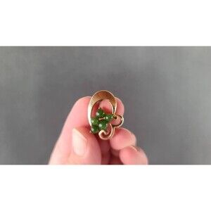Vintage Green Glass and Gold Tone Metal Brooch